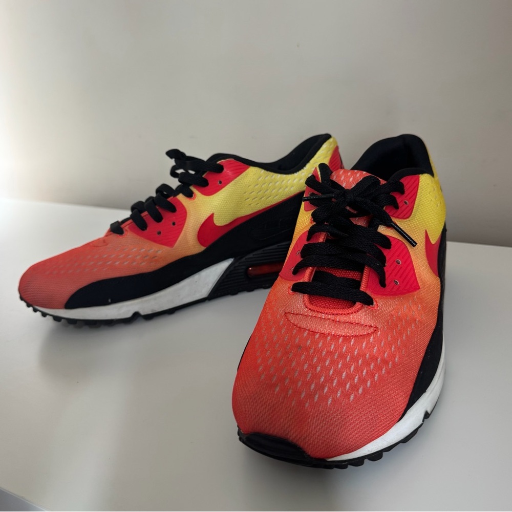 Limited Release Nike Air Max 90 EM "Sunset Pack" sneakers.